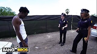 BANGBROS - Unwitting Suspect Gets Tangled Up Encircling Some Baron God quickening over Morose Female Cops